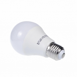 Żarówka E27 led 6W 2700K + czujnik zmierzchu