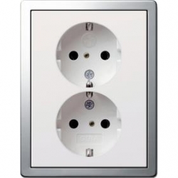 Gira Podw. gn. SCHUKO z ochr.dz. Gira F1 00 biały/kolor chrom