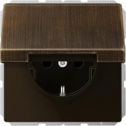JUNG LS990 Gniazdo SCHUKO IP44 z klapką mosiądz antyczny